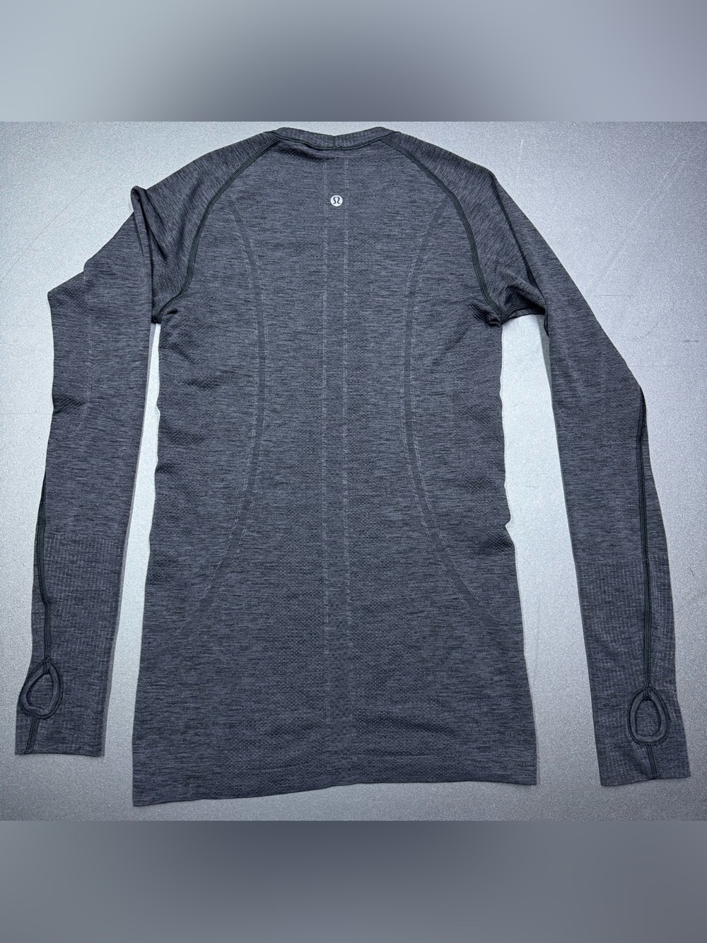 Lululemon Swiftly Tech Long Sleeve Heathered Gray Thumbhole Top Size 6 - Picture 4 of 5